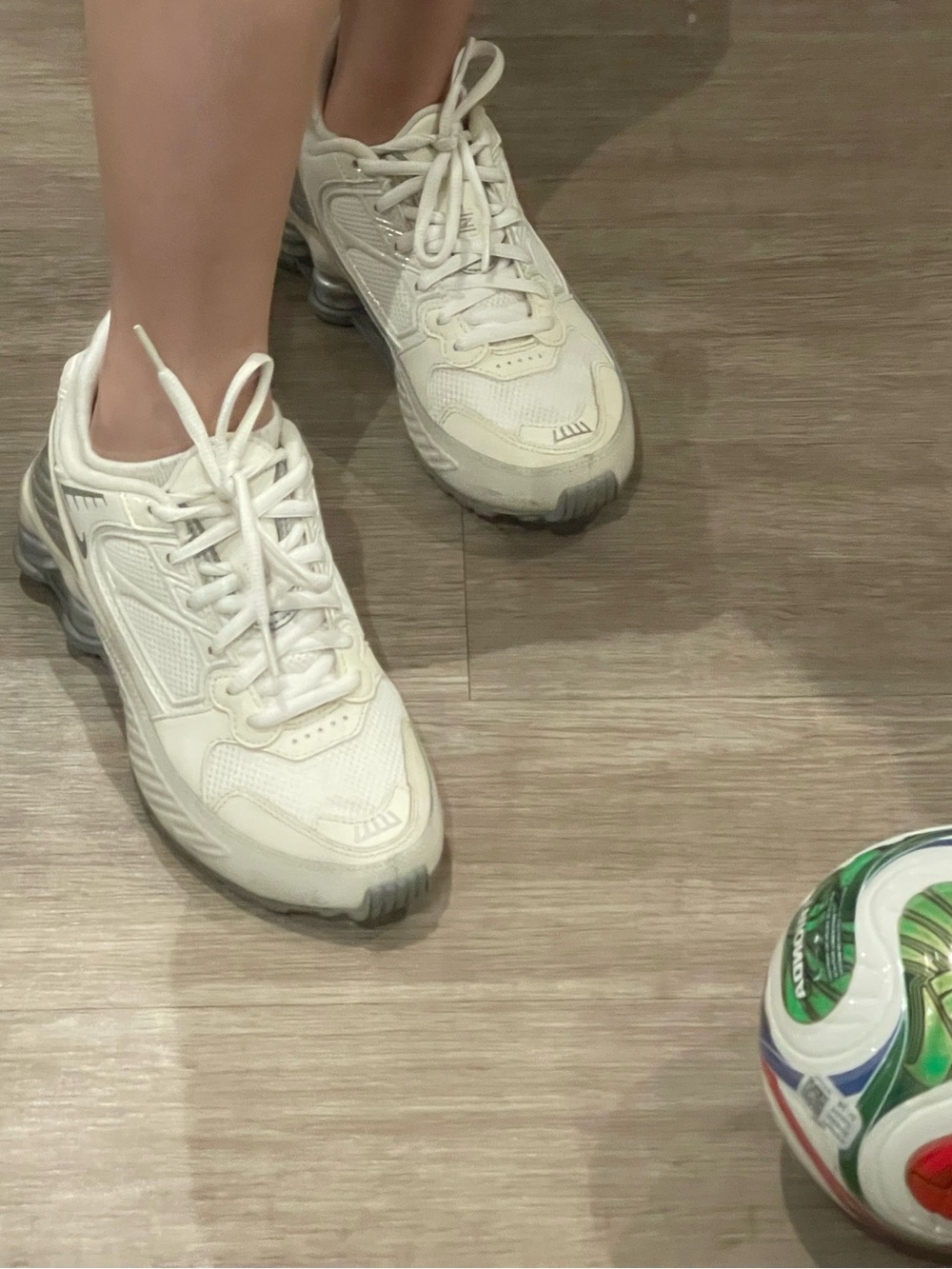 Nike Shox White & Silver Running Sneakers – Women’s US 6